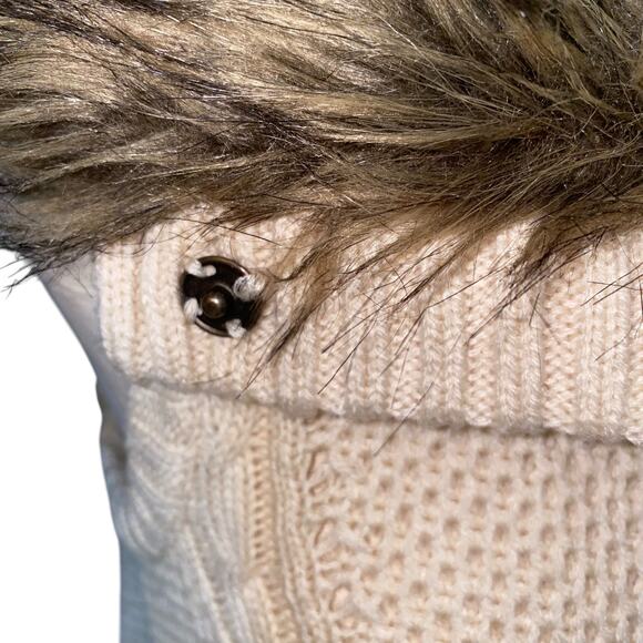 Pink Republic Ivory Cable Knit Faux Fur Collar Toggle Sweater Vest Size Medium - Picture 5 of 9